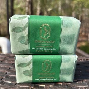 Bath and Body works Stress Relief Shea Butter Cleansing Bar - Green
